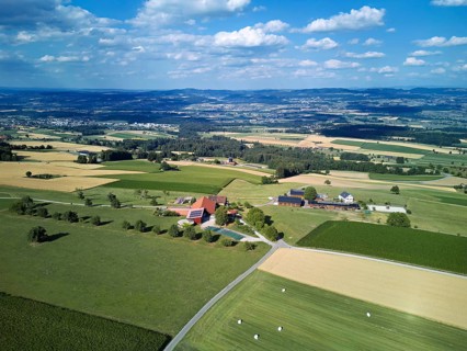 View of a farm with a photovoltaic system on the roof, the Reuss Valley in the back, Weiler Grod,