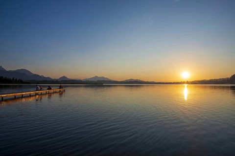 People enjoy sunset at Hopfensee near Füssen, Ostallgäu, Allgäu, Upper Swabia, Swabia, Bavaria,