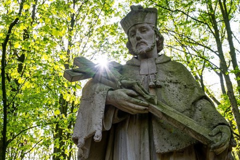 Nepomuk figure on the moat of the Benedictine monastery Burg Dinklage, Vechta district, Dinklage,