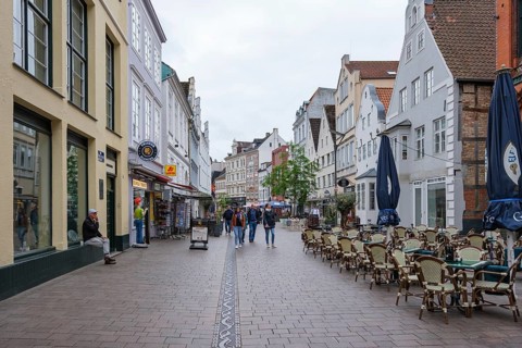 Lively shopping street with shops and historic buildings, Flensburg, Schleswig-Holstein, Germany