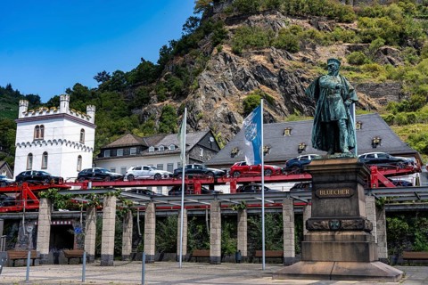Railway line on the right bank of the Rhine between Rüdesheim and Koblenz, one of the busiest