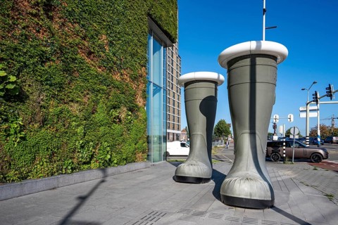 Work of art The Boots of the Hunter, sculpture of 2 large rubber boots that glow in the evening, by