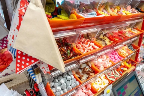 Sweets from the Klümpchenwand, with a total of 96 different sweets of all kinds, which are put