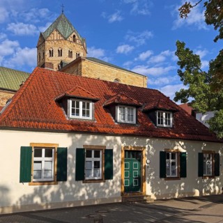 House on Kleine Domsfreiheit with the cathedral in the background, Old Town, Osnabrück, Lower