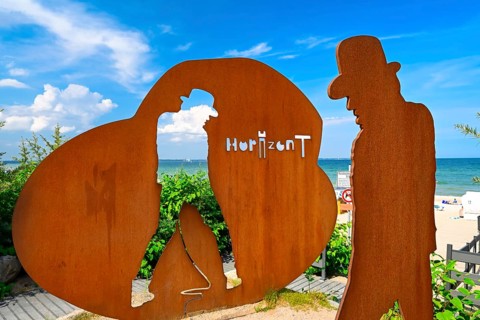 Memorial to the singer Udo Lindenberg by Dieter Portugall in Timmendorfer Strand,
