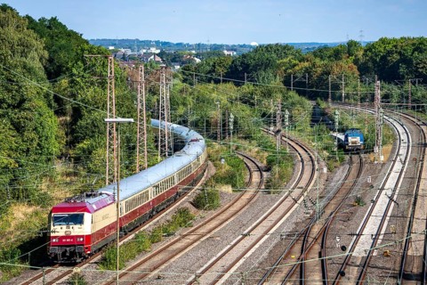 Railway line, 6-track, east of Essen main station, view towards Bochum, local and long-distance