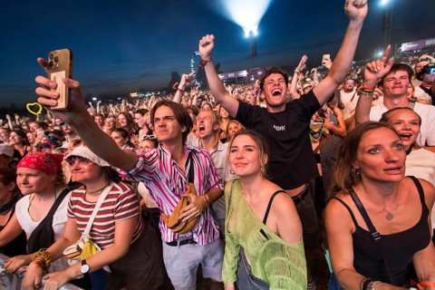 Festival visitors celebrate with the band BHZ at the Highfield Festival on Friday, Störmthaler See,