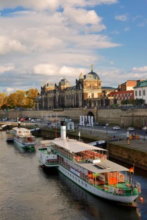 Paddle steamer on the Elbe and Academy of Arts or Lipsiusbau, Dresden, Saxony, Germany