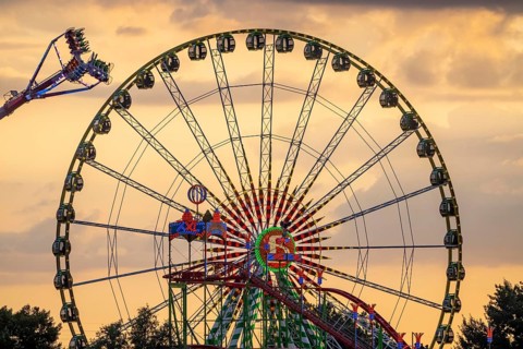 Rhine fair in the Rheinwiesen in Düsseldorf-Oberkassel, rides in the evening, with lots of