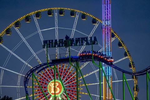 Rhine fair in the Rheinwiesen in Düsseldorf-Oberkassel, rides in the evening, with lots of