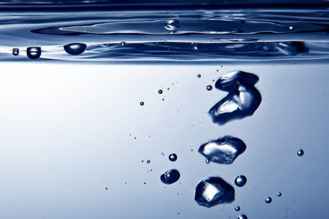 Air bubbles rise to the water surface, blue duplex toning