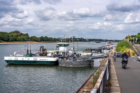 The Königswinter IV Rhine ferry, which runs across the Rhine between Königswinter and Bonn-Mehlem,