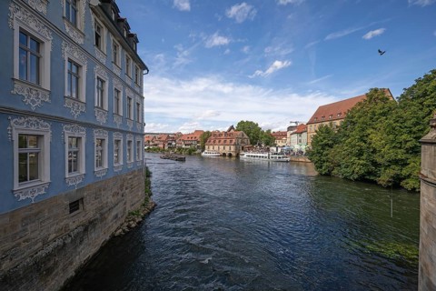 20 August 2026, People gather along the Regnitz river during the 76th Sandkirchweih festival in