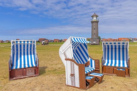 Lighthouse Memmertfeuer, beach chairs, horse-drawn carriage, Juist, East Frisia, Lower Saxony,