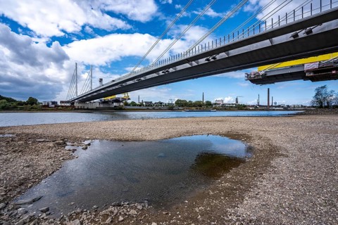 New construction of the second part of the Neuenkamp motorway bridge of the A40, across the Rhine