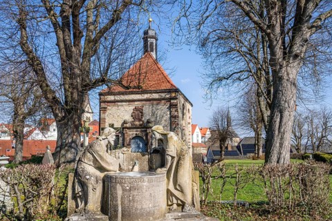 Jakobus fountain, castle cemetery, castle or Erasmus chapel, castle hill, Warburg, North