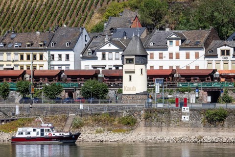The Kaub level on the Middle Rhine is at a low level. Rhine navigation is extremely affected by low