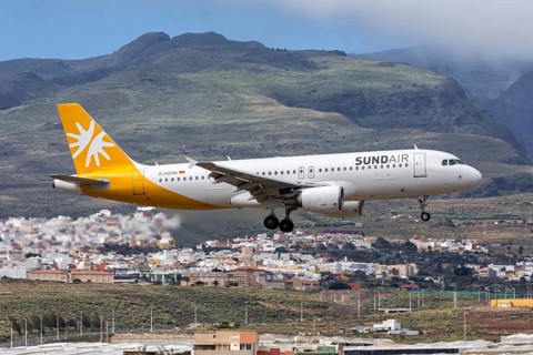 A Sundair Airbus A320 aircraft with the D-ASGK license plate at Gran Canaria Airport, Spain