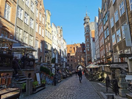 Mariengasse in Gdansk, busy paved alleyway with historic buildings under sunny sky, Gdansk, Poland