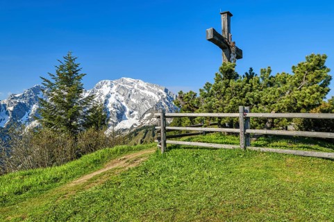 Hoher Göll with cross, Roßfeld panoramic road, Roßfeld, Berchtesgaden, Bavaria, Germany