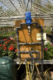 Water pump circulation system in nursery greenhouse