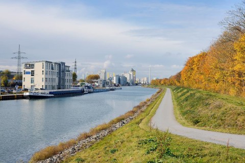 Hamm city harbour and cycle path on the Datteln-Hamm Canal in autumn, North Rhine-Westphalia,
