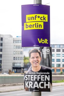 Poster: VOLT ‘unf*ck Berlin' and Steffen Krach (SPD) – Candidate for the office of Governing Mayor