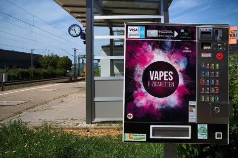 E-cigarette machine, vending machine for e-cigarettes, electronic cigarettes, vapes, proof of age,