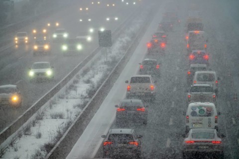 The onset of winter in North Rhine-Westphalia, heavy snowfall, A3 motorway near Hilden, near