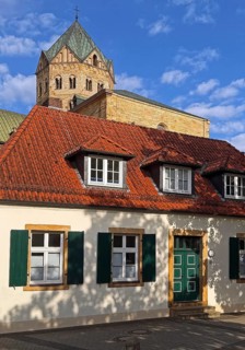 House on Kleine Domsfreiheit with the cathedral in the background, Old Town, Osnabrück, Lower