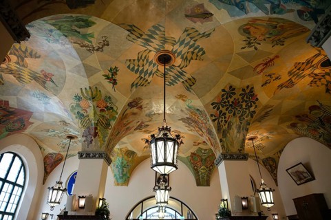 Interior view, painted ceiling, Münchner Hofbräuhaus, Platzl, Brauerei Hofbräu, Munich, Bavaria,