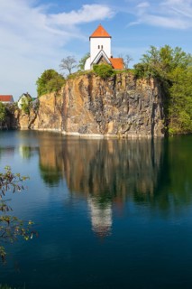 Mountain church on the Kirchberg, surrounded by the Kirchbruch quarry lake, striking view of