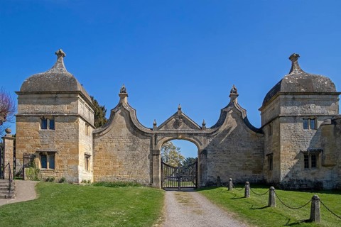 Entrance gate of Campden House, Chipping Campden, The Cotswolds, England, Great Britain