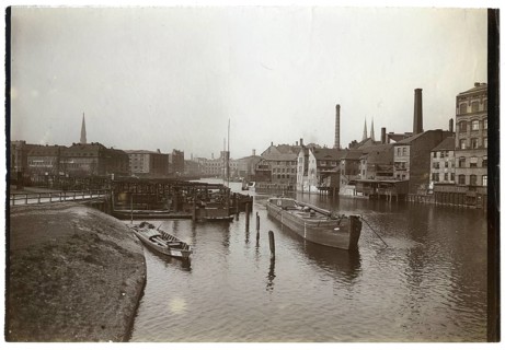 Berlin, Mitte, Friedrichshain, Spree port, Osthafen, harbour view with ships, industrial buildings