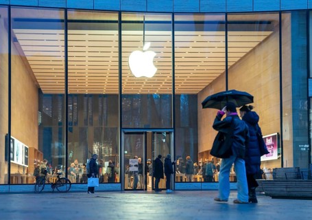 Apple Store, in the Kö-Bogen Shopping Centre, in Düsseldorf, North Rhine-Westphalia, Germany