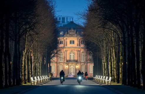 The light benches by artist Stefan Sous in the Hofgarten, entitled UV-A UV-B, 14 completely