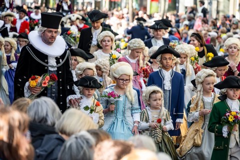 Parade of historically costumed guildsmen, Sechseläuten or Sächsilüüte, Zurich Spring Festival,