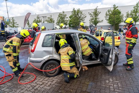 Patient-orientated rescue of trapped persons in a vehicle, workshop, Interschutz 2022 trade fair in