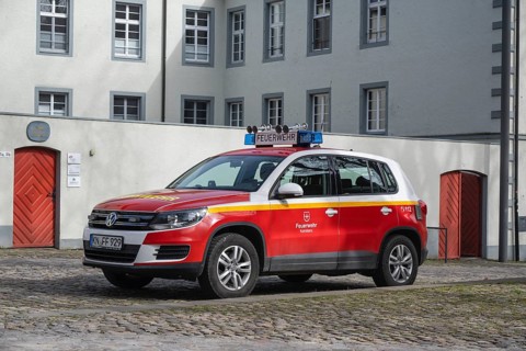 Side view of a first-generation VW Tiguan, type 5N, built in 2012 as a command car, Florian
