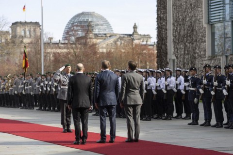 Federal Chancellor Olaf Scholz (SPD) welcomes Emmanuel Macron, President of France, and Donald
