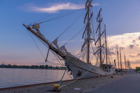 Bow of the three-master Artemis, Kiel, Holtenau district, tall ship on Tiessenkai at the time of