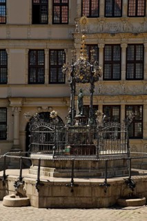 Oskar Winter Fountain or Holzmarktbrunnen in front of the Leibnizhaus, Holzmarkt, Old Town, State