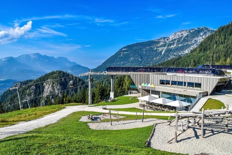 The new middle station of the Jennerbahn cable car with gondola, Untersberg in the background and