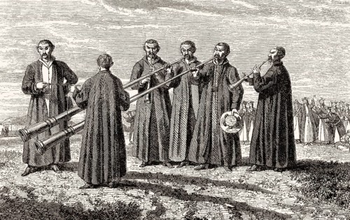 Kalmückische buddhistische Mönche spielen das tibetische Horn, Russische Republik Kalmückien, 19.