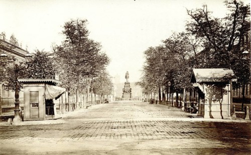 Unter den Linden, central strip, view of Friedrich II. Breite Straße, surrounded by trees, with a