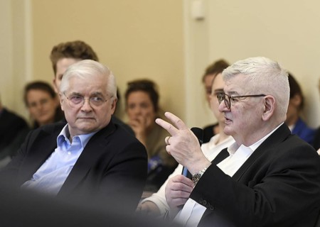 Former Foreign Minister Joschka fisherman during a discussion with Viadrina students, on the left