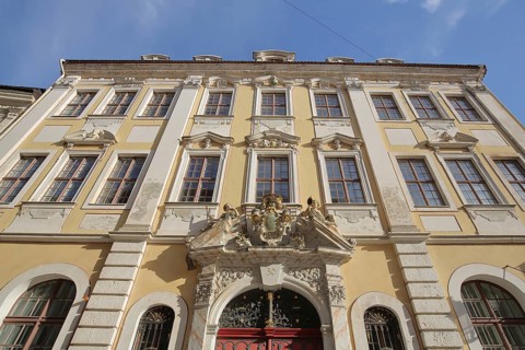 Portal with coat of arms of the Baroque Ameißsches Haus with stucco, decorations built in 1729,