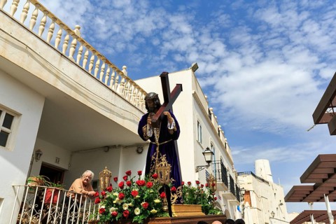 Semana Santa, Good Friday procession, spectator, figure of Christ carrying cross, festivities,