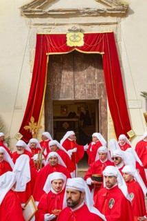 Confraternity of penitents gathering outside San Leonardo church, Enna, Siclly, Italy