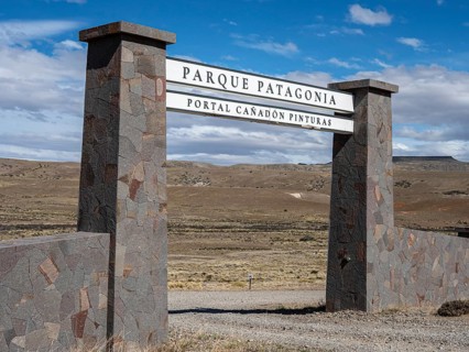 Entry point to Parque Patagonia Argentina, Park Patagonia Argentina portal Canadon Pinturas, at